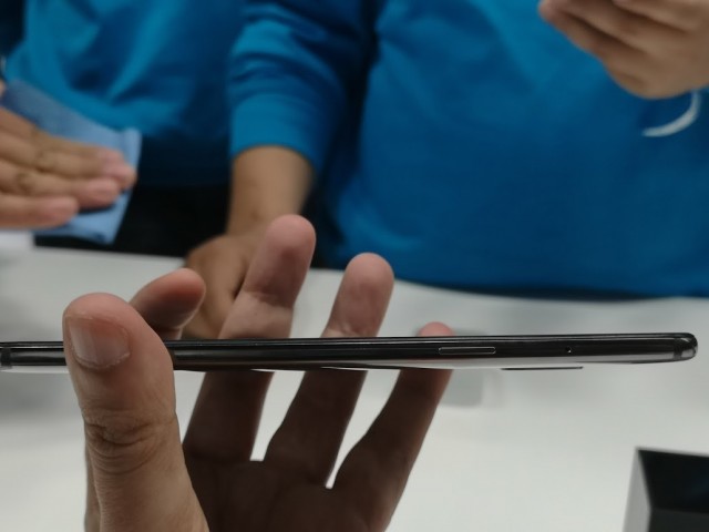 Meizu 15 Plus - 02