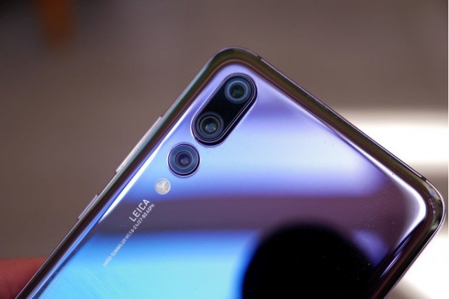 Huawei-takes-aim-at-Apple-sets-goal-of-200-million-smartphone-shipments-in-2018