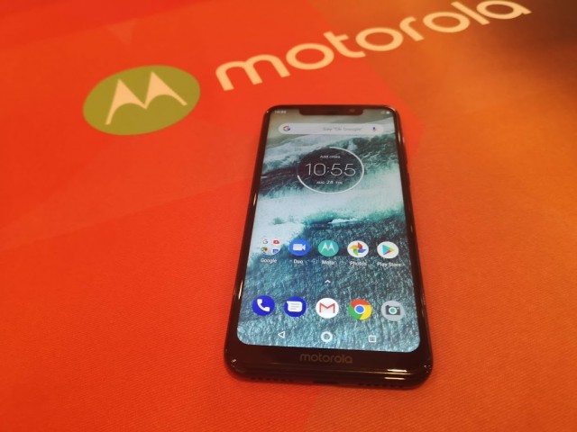 Motorola One - 01