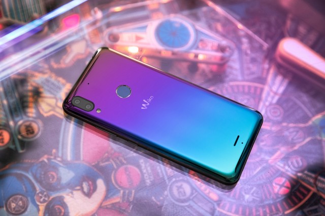 Wiko_IFA2018_View2 Plus_Lifestyle-02_LD