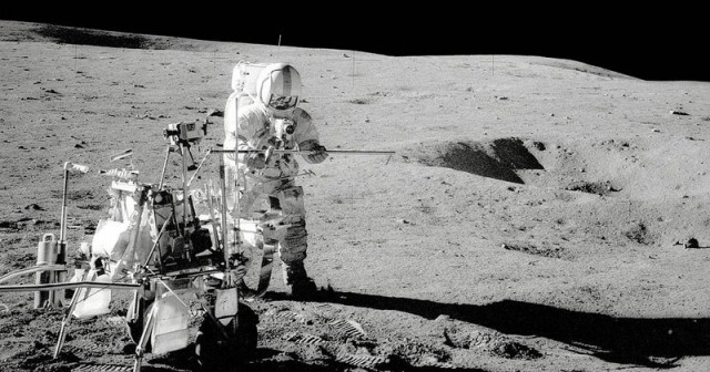 astronaut-moon-golf-alan-shepard-3