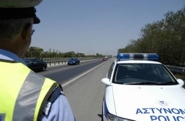cyprus-police-kinita-elegxos-640x418.jpg