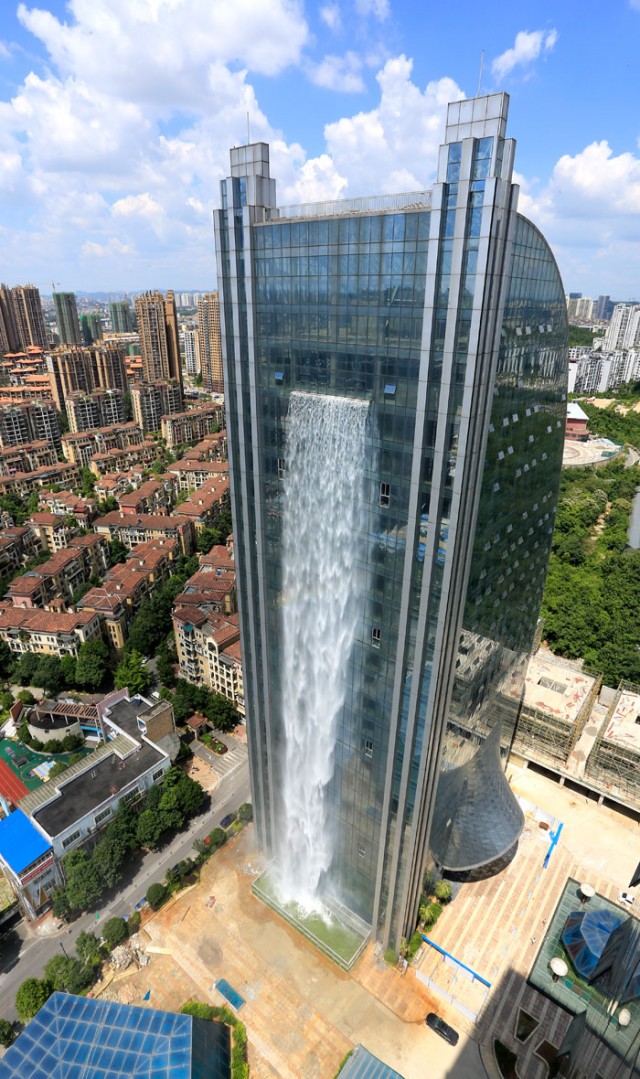 massive-artificial-waterfall-skyscraper-china-guiyang-4