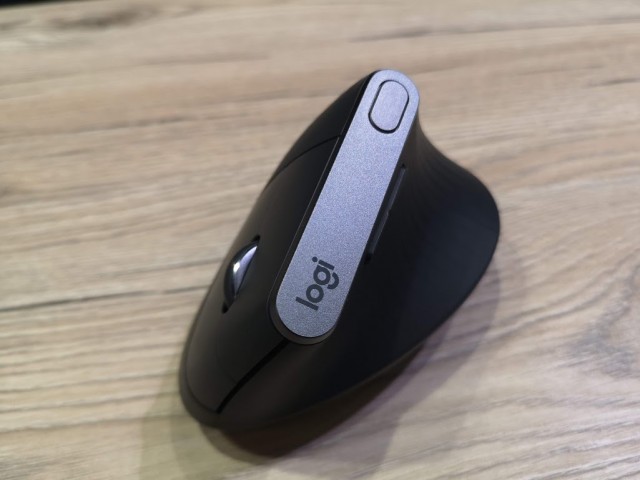 Logitech MX Vertical 03