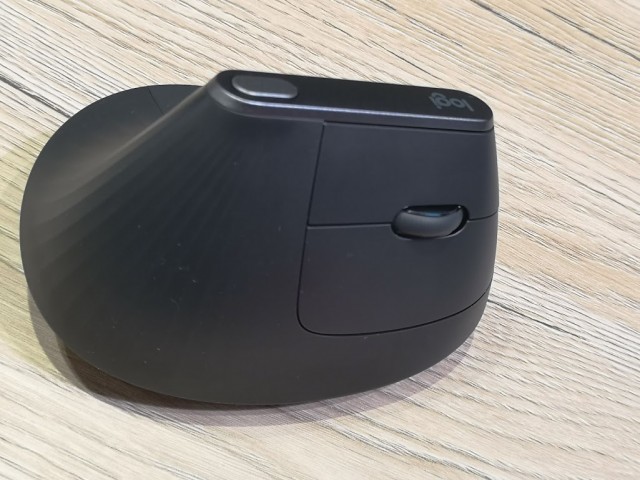 Logitech MX Vertical 05