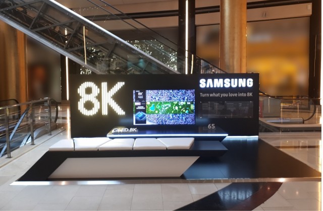 Samsung QLED 8K_Golden Hall