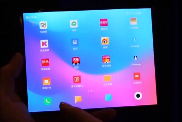Possible-Xiaomi-branded-foldable-tablet-revealed-in-hands-on-video