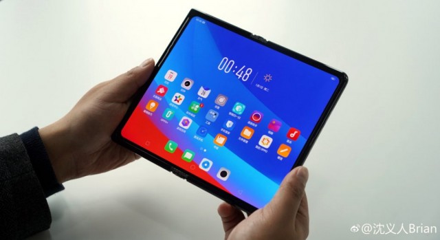 OPPO-foldable-phone-1