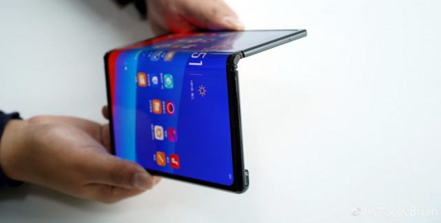 OPPO-foldable-phone-2