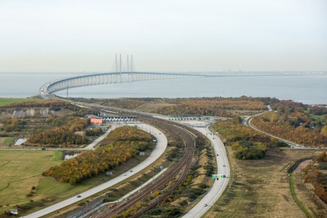 oresund-bridge-tunnel-connects-denmark-and-sweden-1