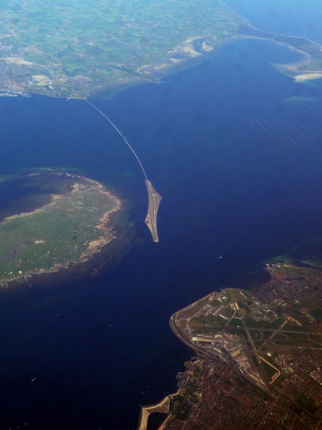 oresund-bridge-tunnel-connects-denmark-and-sweden-12