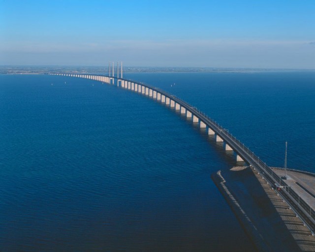 oresund-bridge-tunnel-connects-denmark-and-sweden-6