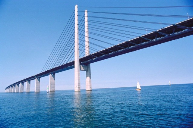 oresund-bridge-tunnel-connects-denmark-and-sweden-7