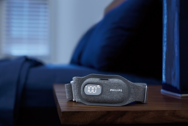 Philips_SmartSleep_Snoring_Relief_Band_Lifestyle01.download