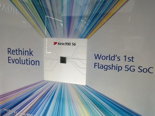 Huawei booth (2)