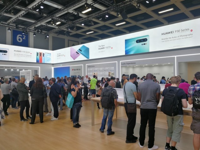 Huawei booth (3)