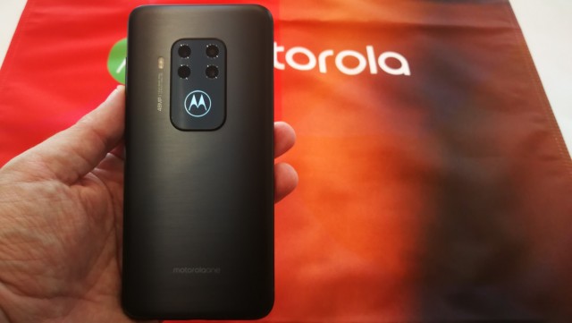 Motorola One Zoom (1)