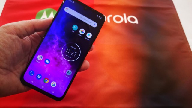 Motorola One Zoom (2)