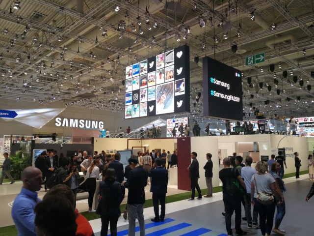 Samsung Booth Tour (10)