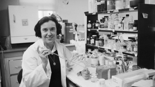 Rosalyn Yalow, Νικήτρια του Νομπέλ Φυσιολογίας, 1977