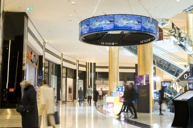 LG-OLED-Halo-Ring-at-Golden-Hall-2-640x4