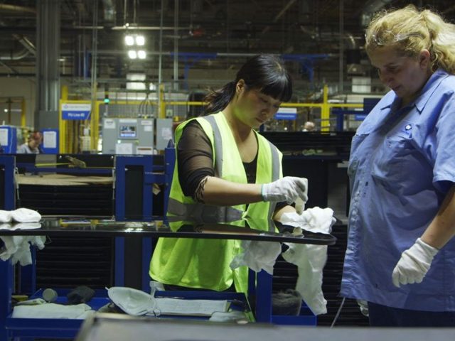 american-factory-still01-640x480.jpg