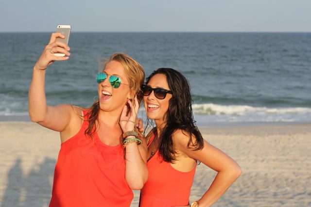 friends-409403_1920-1-640x427.jpg