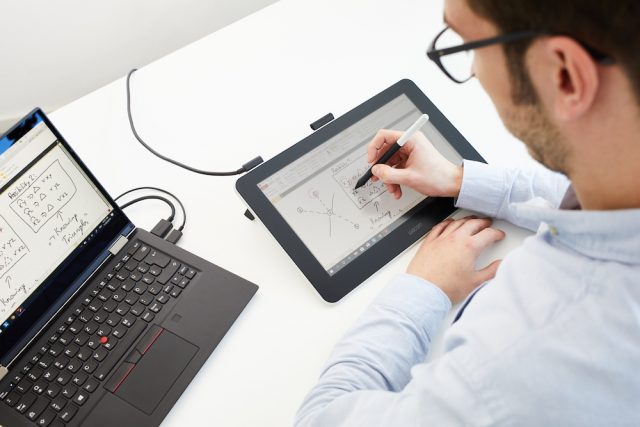 WacomOne_Matthias_pen-on-screen-6_LOW-64